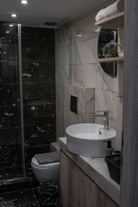 * Ck Modern Loft Near Seaside * Apartment Солун Екстериор снимка